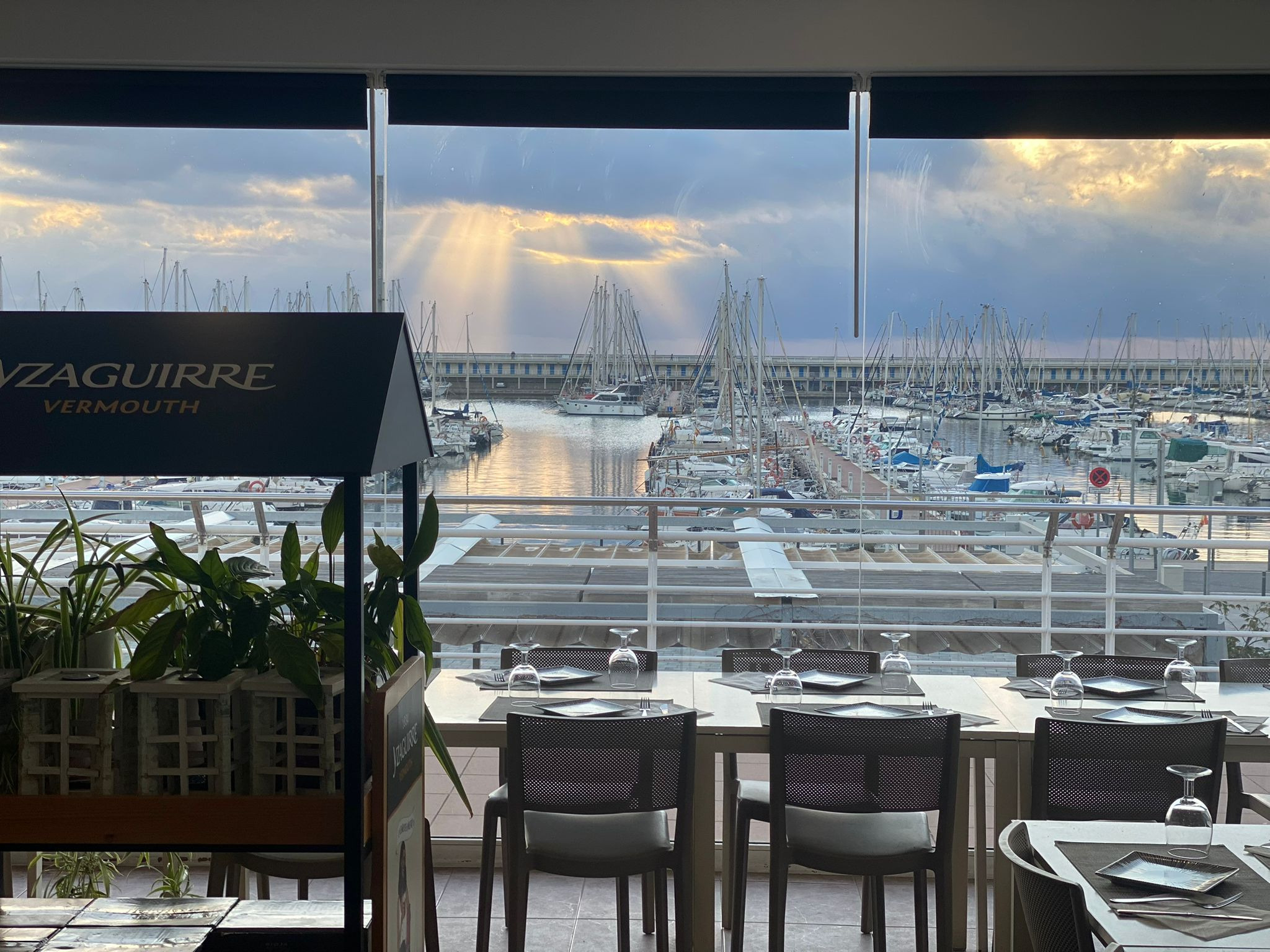 La terrassa amb vista al port